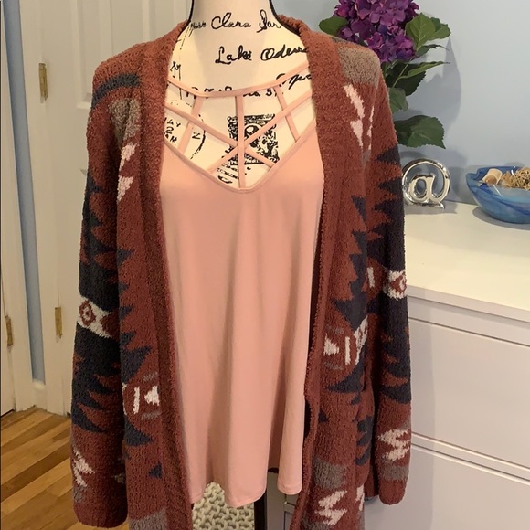 Rose Taupe Lattice V Neck Tank Top - Picture 7 of 7